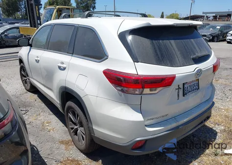 2018 Toyota Highlander Le z USA, uszkodzony, nr VIN 5TDZARFH8JS033218